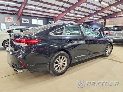 Trzecie zdjęcie samochodu z tyłu: 2019 HYUNDAI SONATA SE VIN:5NPE24AF4KH800252 - miniatura