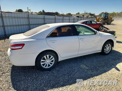 Trzecie zdjęcie samochodu z tyłu: 2011 TOYOTA CAMRY BASE VIN:4T4BF3EK6BR205371 - miniatura