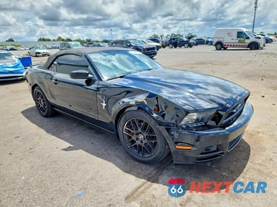 Czwarte zdjęcie samochodu z boku: 2014 FORD MUSTANG VIN:1ZVBP8EM6E5249294 - miniatura
