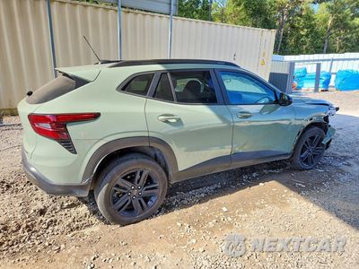 Trzecie zdjęcie samochodu z tyłu: 2025 CHEVROLET TRAX ACTIV VIN:KL77LKEP8SC109683 - miniatura