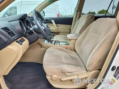 Zdjęcie 7 z 13 samochodu: 2011 TOYOTA HIGHLANDER BASE VIN:5TDZK3EH6BS049723 - miniatura
