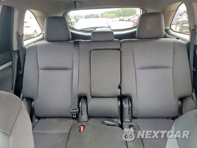 Zdjęcie 10 z 13 samochodu: 2019 TOYOTA HIGHLANDER LE VIN:5TDBZRFH6KS955336 - miniatura
