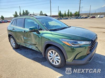 Czwarte zdjęcie samochodu z boku: 2022 TOYOTA COROLLA CROSS LE VIN:7MUCAAAGXNV036770 - miniatura