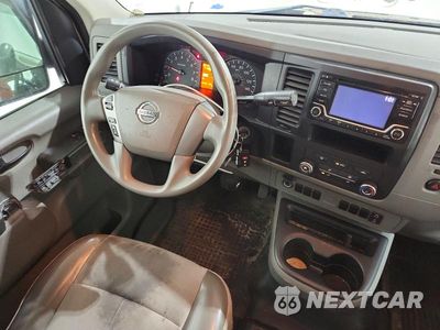Zdjęcie 8 z 12 samochodu: 2018 NISSAN NV 2500 HD VIN:1N6BF0KY3JN817149 - miniatura