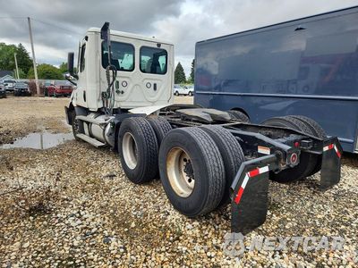 Drugie zdjęcie samochodu z przodu: 2025 FREIGHTLINER CASCADIA 116 SEMI TRUCK VIN:3AKJHTDV3SSVL0725 - miniatura