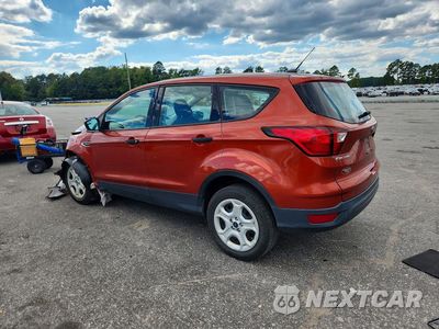 Drugie zdjęcie samochodu z przodu: 2019 FORD ESCAPE S VIN:1FMCU0F7XKUA90707 - miniatura