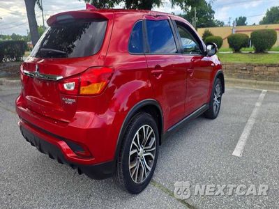 Czwarte zdjęcie samochodu z boku: 2018 MITSUBISHI OUTLANDER SPORT ES VIN:JA4AP3AU8JU024151 - miniatura
