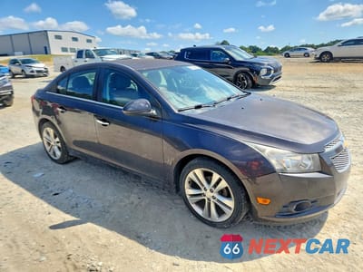 Czwarte zdjęcie samochodu z boku: 2014 CHEVROLET CRUZE LTZ VIN:1G1PG5SB2E7305240 - miniatura