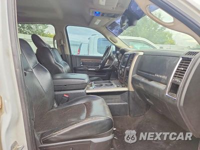 Piąte zdjęcie samochodu w środku: 2013 RAM 3500 LARAMIE VIN:3C63RRJL1DG575183 - miniatura
