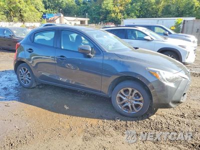 Czwarte zdjęcie samochodu z boku: 2020 TOYOTA YARIS HATCHBACK LE VIN:3MYDLBJV2LY707384 - miniatura