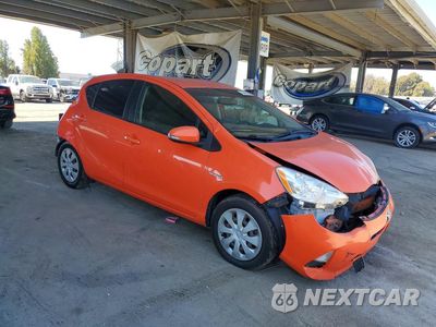 Czwarte zdjęcie samochodu z boku: 2013 TOYOTA PRIUS C TWO VIN:JTDKDTB38D1050313 - miniatura