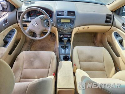 Zdjęcie 8 z 13 samochodu: 2004 HONDA ACCORD LX VIN:1HGCM56354A142393 - miniatura