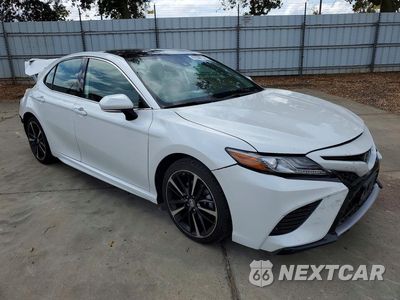 Czwarte zdjęcie samochodu z boku: 2019 TOYOTA CAMRY XSE VIN:4T1B61HK0KU726080 - miniatura