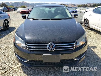 Piąte zdjęcie samochodu w środku: 2015 VOLKSWAGEN PASSAT S VIN:1VWAT7A31FC075940 - miniatura