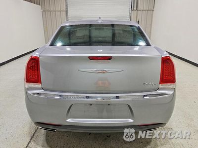 Zdjęcie 6 z 12 samochodu: 2016 CHRYSLER 300C VIN:2C3CCAEGXGH105722 - miniatura