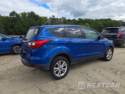 Trzecie zdjęcie samochodu z tyłu: 2019 FORD ESCAPE S VIN:1FMCU0F70KUB96602 - miniatura