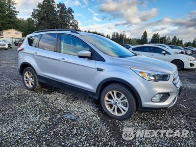 Czwarte zdjęcie samochodu z boku: 2018 FORD ESCAPE SE VIN:1FMCU9GD0JUD44724 - miniatura