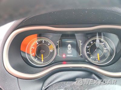 Zdjęcie 9 z 13 samochodu: 2016 JEEP CHEROKEE LATITUDE VIN:1C4PJLCB9GW303604 - miniatura
