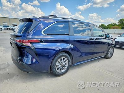 Trzecie zdjęcie samochodu z tyłu: 2022 TOYOTA SIENNA XLE VIN:5TDYRKEC9NS132119 - miniatura