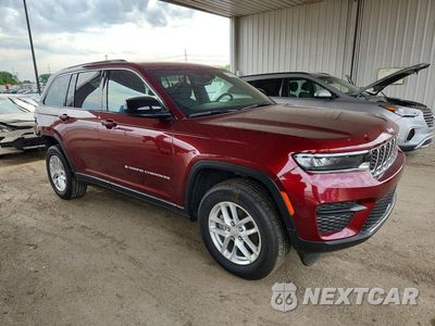 Czwarte zdjęcie samochodu z boku: 2024 JEEP GRAND CHEROKEE LAREDO VIN:1C4RJHAG4R8590877 - miniatura