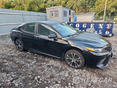 Czwarte zdjęcie samochodu z boku: 2018 TOYOTA CAMRY SE VIN:4T1B11HK5JU115068 - miniatura