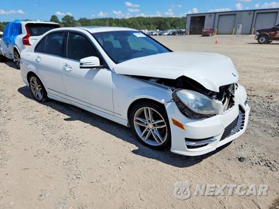 Czwarte zdjęcie samochodu z boku: 2014 MERCEDES-BENZ C 250 VIN:WDDGF4HB5EA954342 - miniatura