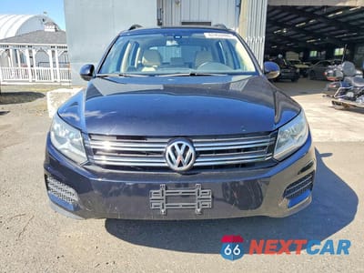 Piąte zdjęcie samochodu w środku: 2017 VOLKSWAGEN TIGUAN S VIN:WVGBV7AXXHK000324 - miniatura