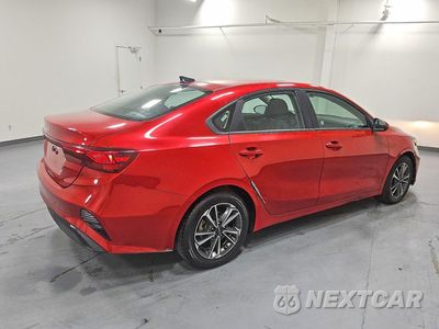 Trzecie zdjęcie samochodu z tyłu: 2023 KIA FORTE LXS VIN:3KPF24AD3PE581248 - miniatura