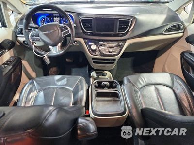 Zdjęcie 8 z 13 samochodu: 2020 CHRYSLER PACIFICA TOURING L VIN:2C4RC1BG9LR101482 - miniatura