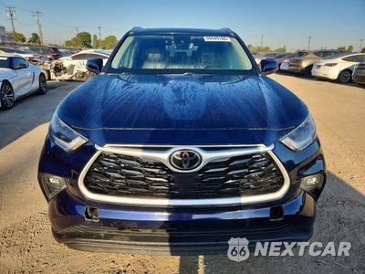 Piąte zdjęcie samochodu w środku: 2021 TOYOTA HIGHLANDER XLE VIN:5TDGZRBH0MS533268 - miniatura