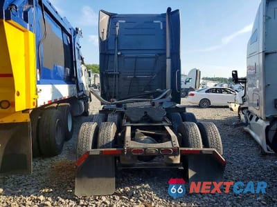 Zdjęcie 6 z 11 samochodu: 2015 VOLVO VN VNL VIN:4V4NC9EH2FN190349 - miniatura