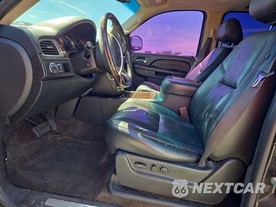 Zdjęcie 7 z 13 samochodu: 2010 GMC YUKON XL DENALI VIN:1GKUKMEF3AR213607 - miniatura