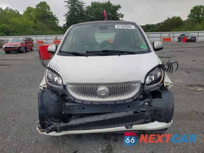 Piąte zdjęcie samochodu w środku: 2016 SMART FORTWO VIN:WMEFJ5DA8GK051558 - miniatura