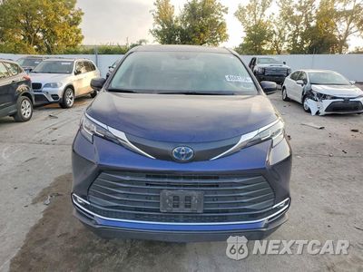 Piąte zdjęcie samochodu w środku: 2023 TOYOTA SIENNA XLE VIN:5TDYRKEC1PS137656 - miniatura