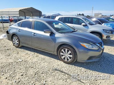 Czwarte zdjęcie samochodu z boku: 2017 NISSAN ALTIMA 2.5 S VIN:1N4AL3AP9HN302190 - miniatura