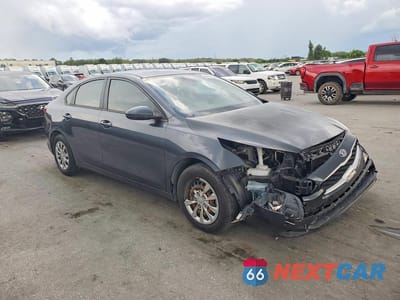 Czwarte zdjęcie samochodu z boku: 2020 KIA FORTE FE VIN:3KPF24AD0LE255076 - miniatura