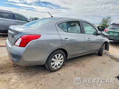 Trzecie zdjęcie samochodu z tyłu: 2012 NISSAN VERSA 1.6 S VIN:3N1CN7AP7CL930412 - miniatura