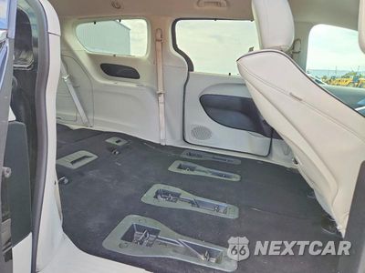 Zdjęcie 11 z 13 samochodu: 2018 CHRYSLER PACIFICA HYBRID LIMITED VIN:2C4RC1N79JR159164 - miniatura