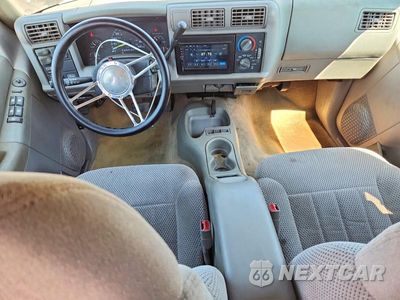 Zdjęcie 8 z 13 samochodu: 1995 CHEVROLET BLAZER VIN:1GNCS13W6S2248944 - miniatura