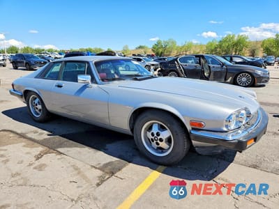 Czwarte zdjęcie samochodu z boku: 1985 JAGUAR XJS VIN:SAJNV5843FC121318 - miniatura