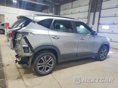 Trzecie zdjęcie samochodu z tyłu: 2021 KIA SELTOS S VIN:KNDEUCAA3M7115451 - miniatura