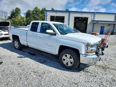 Czwarte zdjęcie samochodu z boku: 2017 CHEVROLET SILVERADO K1500 LT VIN:1GCVKREC8HZ393860 - miniatura