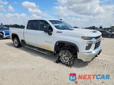 Czwarte zdjęcie samochodu z boku: 2022 CHEVROLET SILVERADO K2500 HEAVY DUTY LT VIN:1GC1YNEY7NF245052 - miniatura