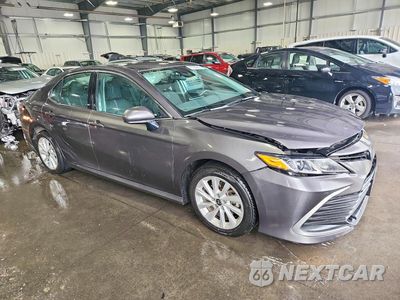 Czwarte zdjęcie samochodu z boku: 2022 TOYOTA CAMRY LE VIN:4T1C11AK1NU667686 - miniatura