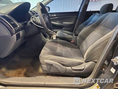 Zdjęcie 7 z 12 samochodu: 2004 HONDA ACCORD LX VIN:1HGCM563X4A076312 - miniatura