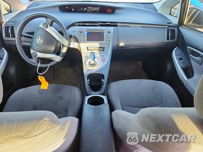 Zdjęcie 8 z 12 samochodu: 2014 TOYOTA PRIUS TWO VIN:JTDKN3DU2E1819585 - miniatura