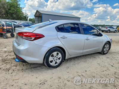 Trzecie zdjęcie samochodu z tyłu: 2017 KIA FORTE LX VIN:3KPFL4A72HE118705 - miniatura