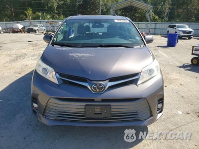 Piąte zdjęcie samochodu w środku: 2018 TOYOTA SIENNA XLE 8-PASSENGER VIN:5TDYZ3DC1JS910608 - miniatura