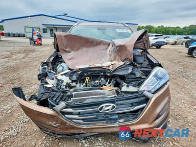 Piąte zdjęcie samochodu w środku: 2016 HYUNDAI TUCSON ECO VIN:KM8J3CA27GU076911 - miniatura