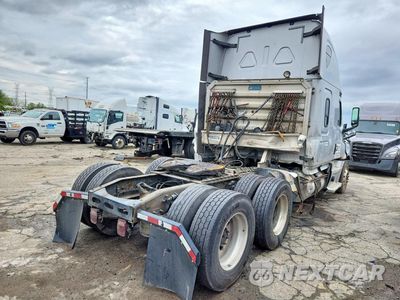 Trzecie zdjęcie samochodu z tyłu: 2020 FREIGHTLINER CASCADIA 126 SEMI TRUCK VIN:1FUJHHDR5LLLC7716 - miniatura